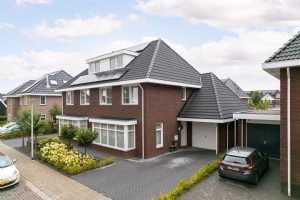 Koolmees 20, OLST