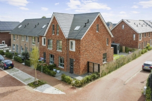 Grote Molenakker 11, BATHMEN